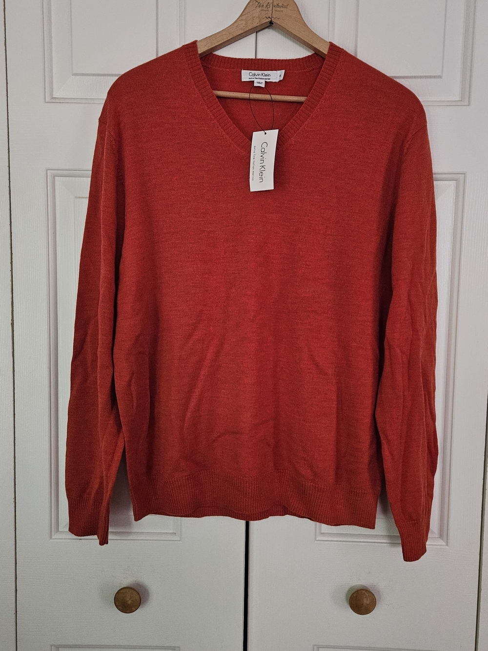 NWT Calvin Klein Men's Orange V-Neck Sweater - Picture 10 of 10